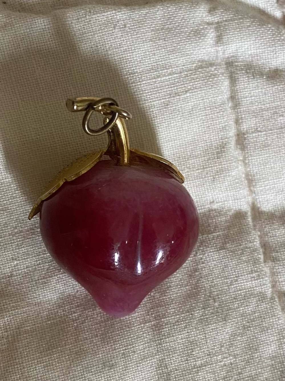Vintage Strawberry Pendant with Gold-Tone Leaves - Picture 5 of 6